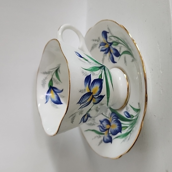 Bone Windsor China England Gilded Floral Pedestal Teacup & Saucer Set - Picture 6 of 7